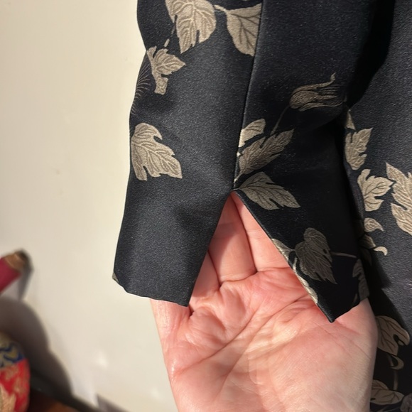 Linda Allard, Ellen Tracy, petite size 0 blazer black with leaves - Picture 5 of 8